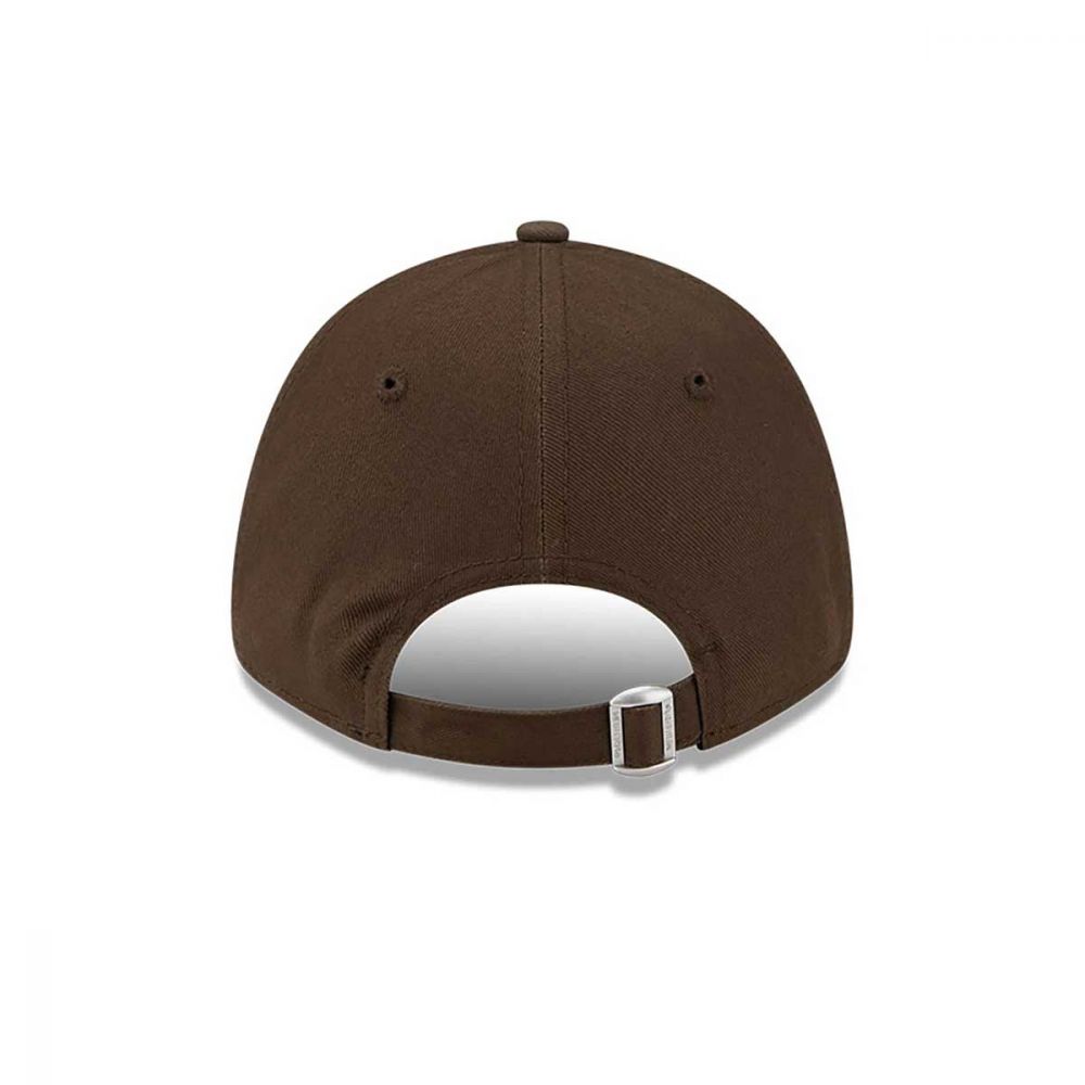 Funghi Forestali Commestibili Con Cappucci Arancioni, Marroni E Gambe Bianche Sono Sul Tavolo Capsule Image157987312